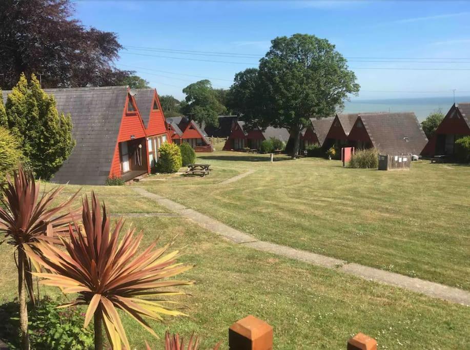 Wow! Amazing Sea Views At Coastal Chalet In Kingsdown Park With Pool No 40 Villa Luaran gambar
